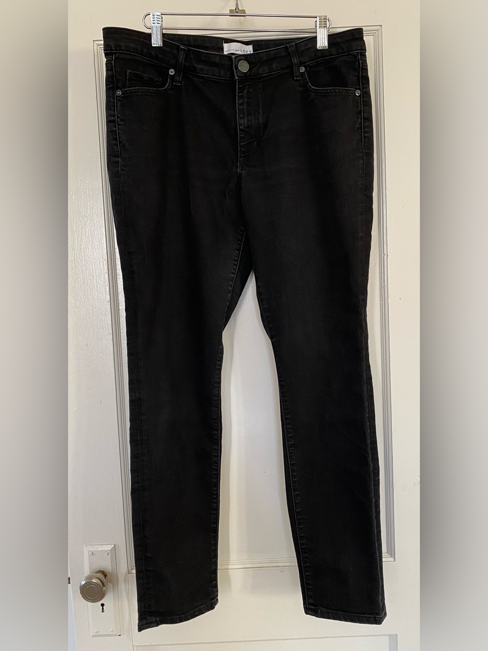 LOFT Women’s Curvy Skinny Faded Black Jeans